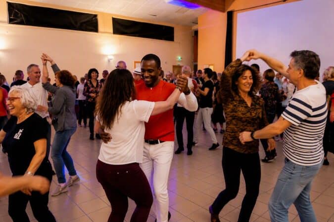 Cette rencontre est ouverte à tous ceux qui souhaitent découvrir la Bachata