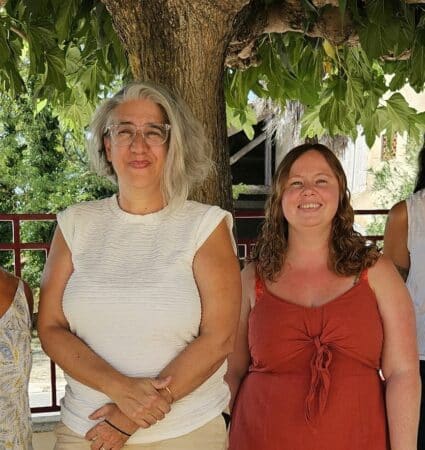 Violeta Osorio (directrice) et Marine Castet, les enseignantes du RPI de Péguilhan-Lunax, prêtes pour la nouvelle année avec leur équipe.