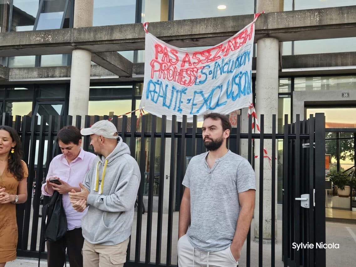 Le manque d'AESH génère une situation de crise au collège Charles Suran.