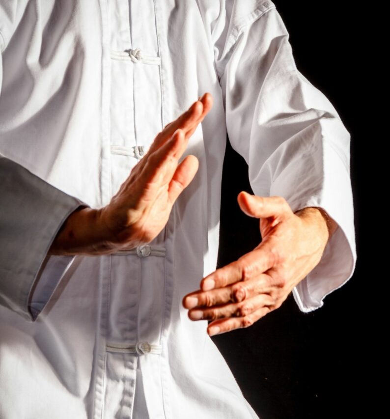 Le qi gong, à découvrir à Latoue.