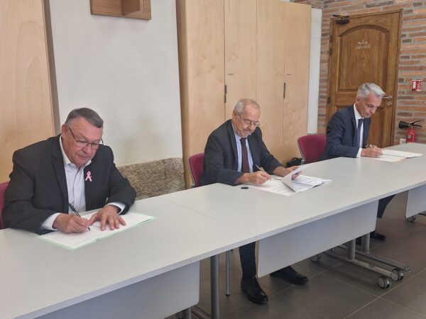 Raymond Defis (maire de Cazères), Pascal Bagdian (sous-préfet de Muret) et Christophe Amunzateguy, (procureur de la République de Saint-Gaudens)